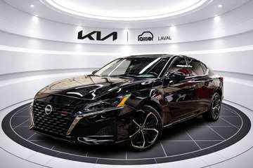 SR | AWD | TOIT | MAGS | CAMERA / | AWD | TOIT | M