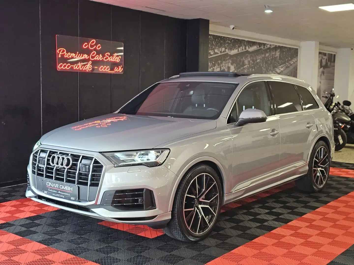 Audi Q7 50 TDI quattro *S-LINE* (CAM/PANO/VIRTUAL/ACC Stříbrná - 1