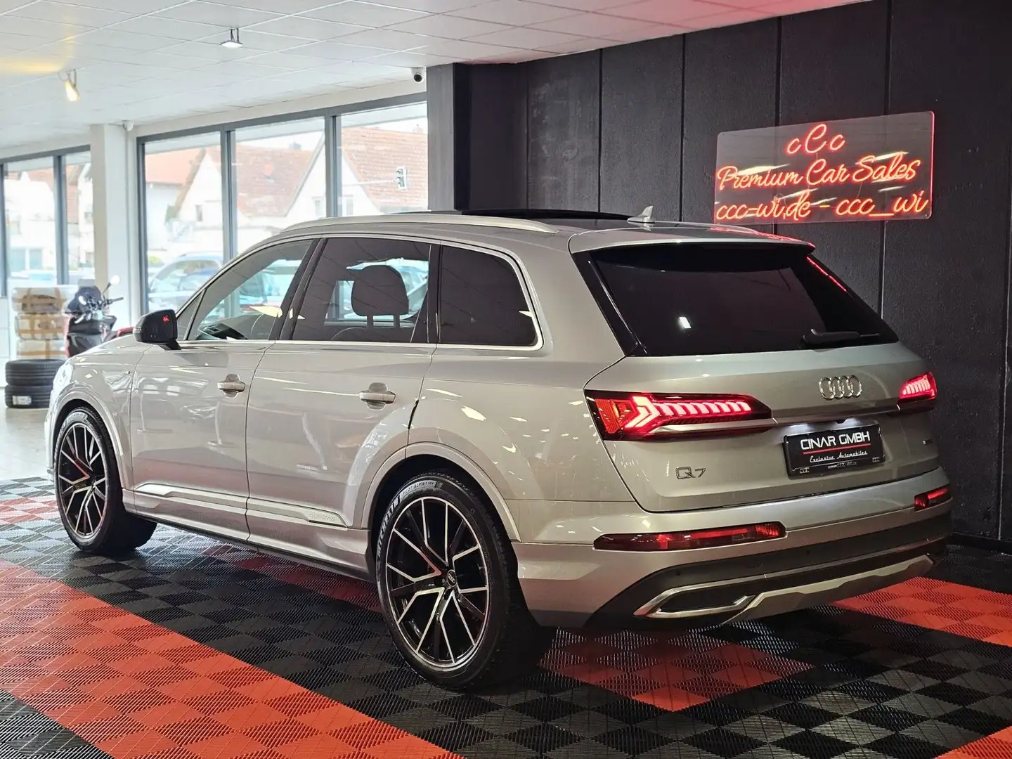 Audi Q7 50 TDI quattro *S-LINE* (CAM/PANO/VIRTUAL/ACC Stříbrná - 2