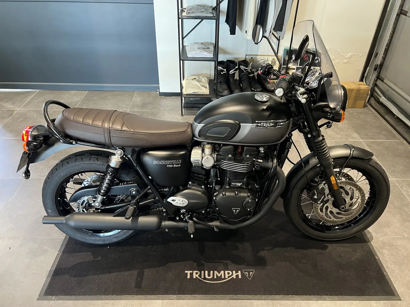 Triumph Bonneville T120 Noir - 2