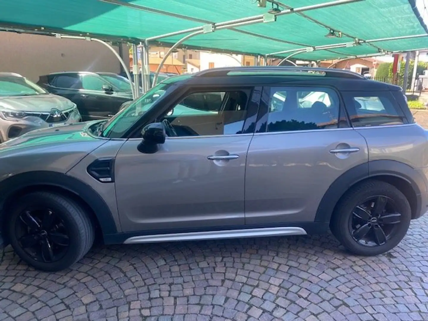 MINI Cooper D Countryman Mini Countryman F60 2017 2.0 Business auto my18 Gris - 2