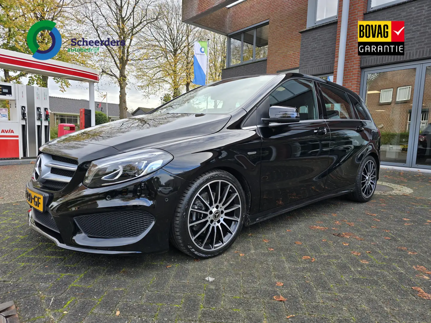 Mercedes-Benz B 180 Business Solution AMG Upgrade Edition Parkeersenso Noir - 1
