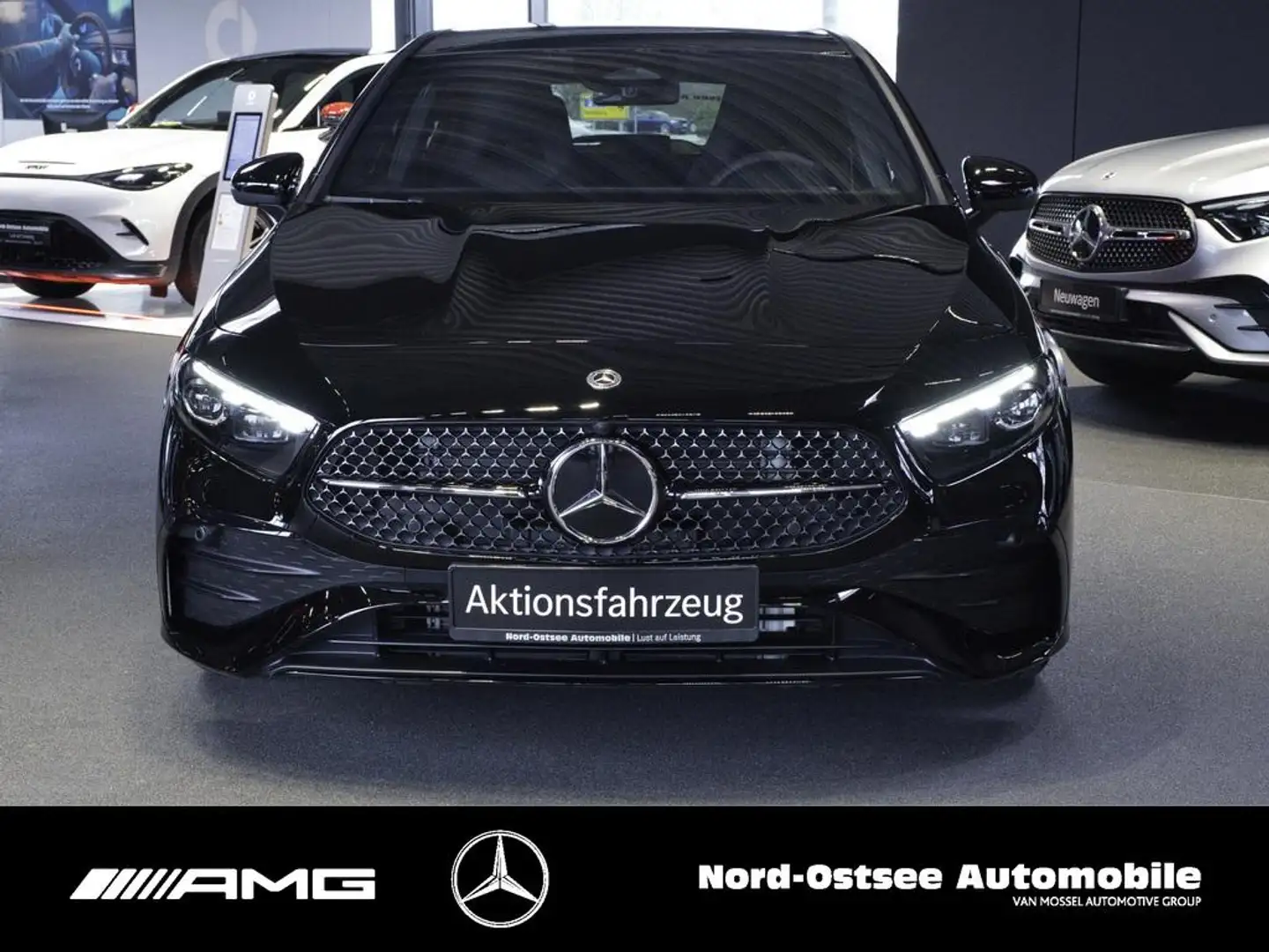 Mercedes-Benz A 200 d  AMG NIGHT STANDHZG MULTIBEAM PANO DISTR Zwart - 2