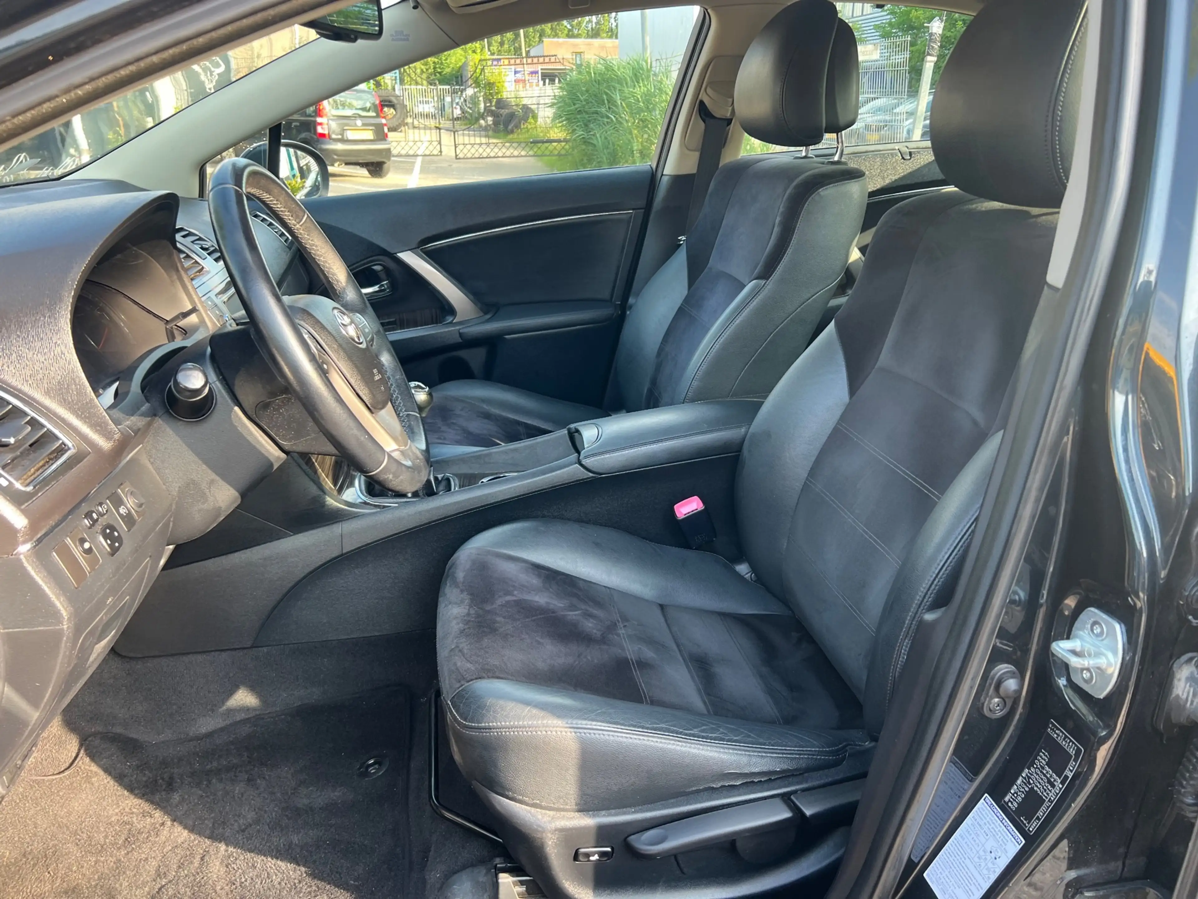 Toyota Avensis 1.8 Dynamic - FULL OPTIONS - FACELIFT — photo 8
