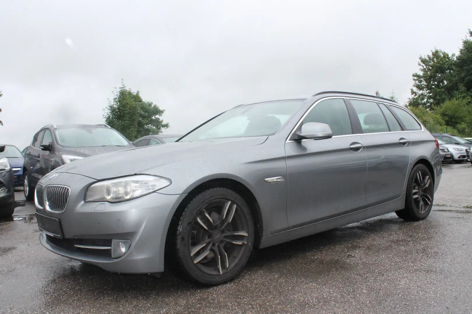 BMW 520 Aut. KLIMATR NAVI XENON STANDHZG AHK Grijs - 1