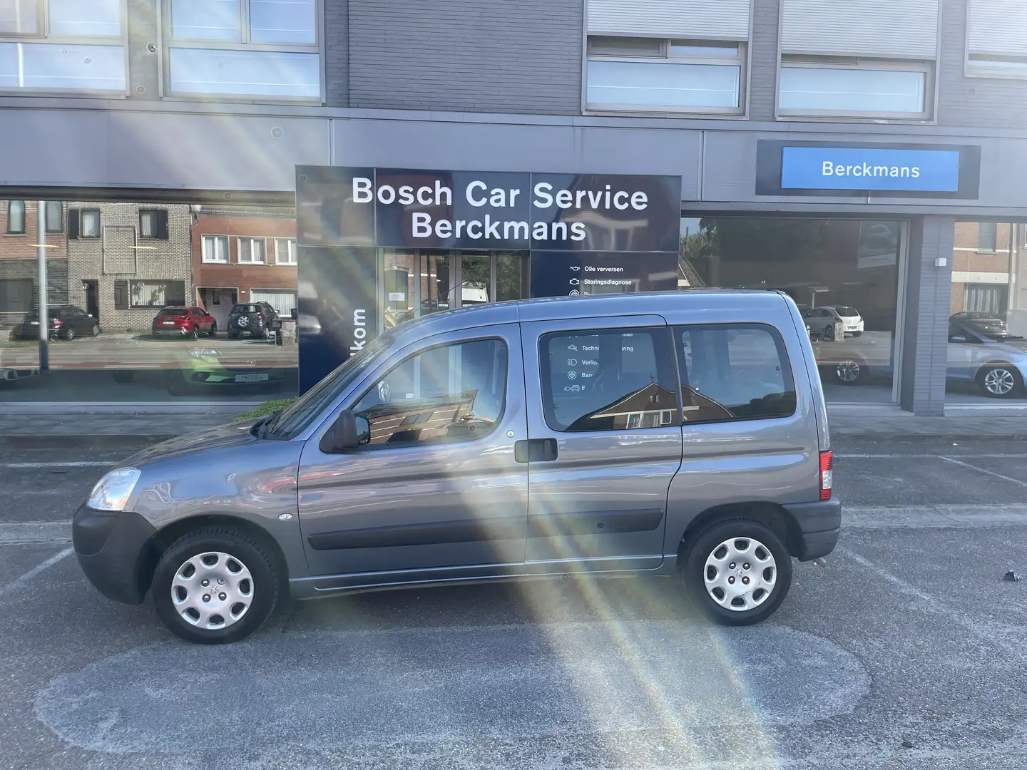 Peugeot Partner 1.4 Benzine met garantie Gris - 1