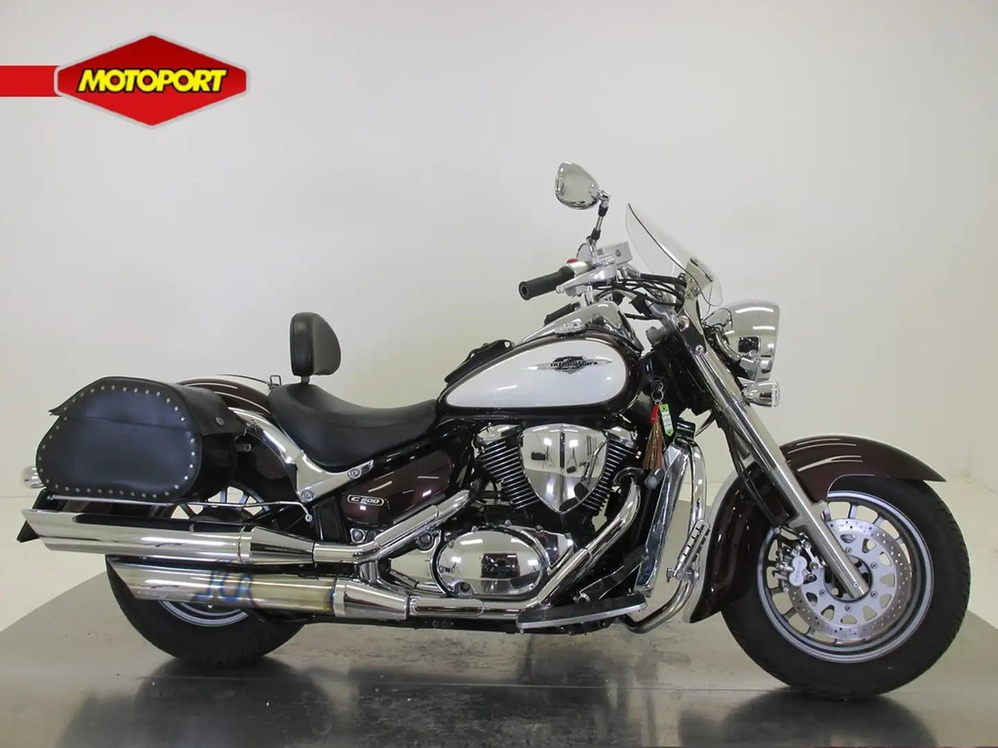 Suzuki Intruder C C800 Bílá - 1