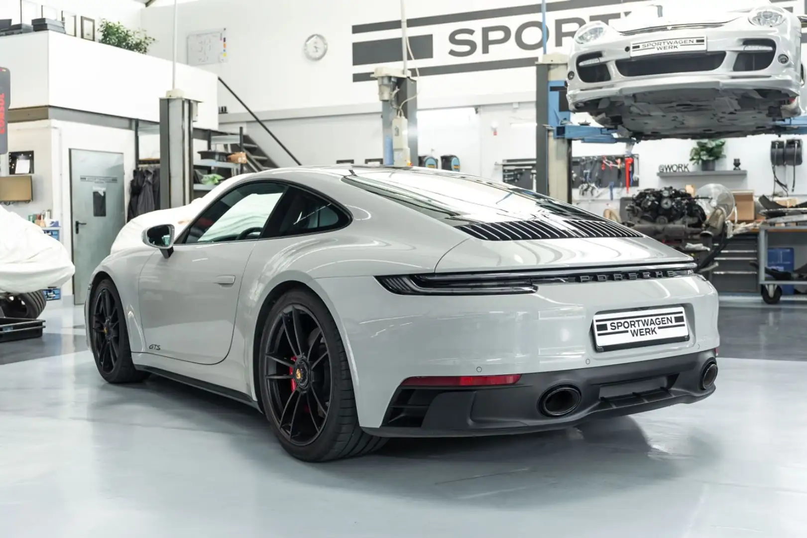 Porsche 992 911 Carrera GTS I PDLS+ I Carbon I Bose I 1.Hand Grau - 2