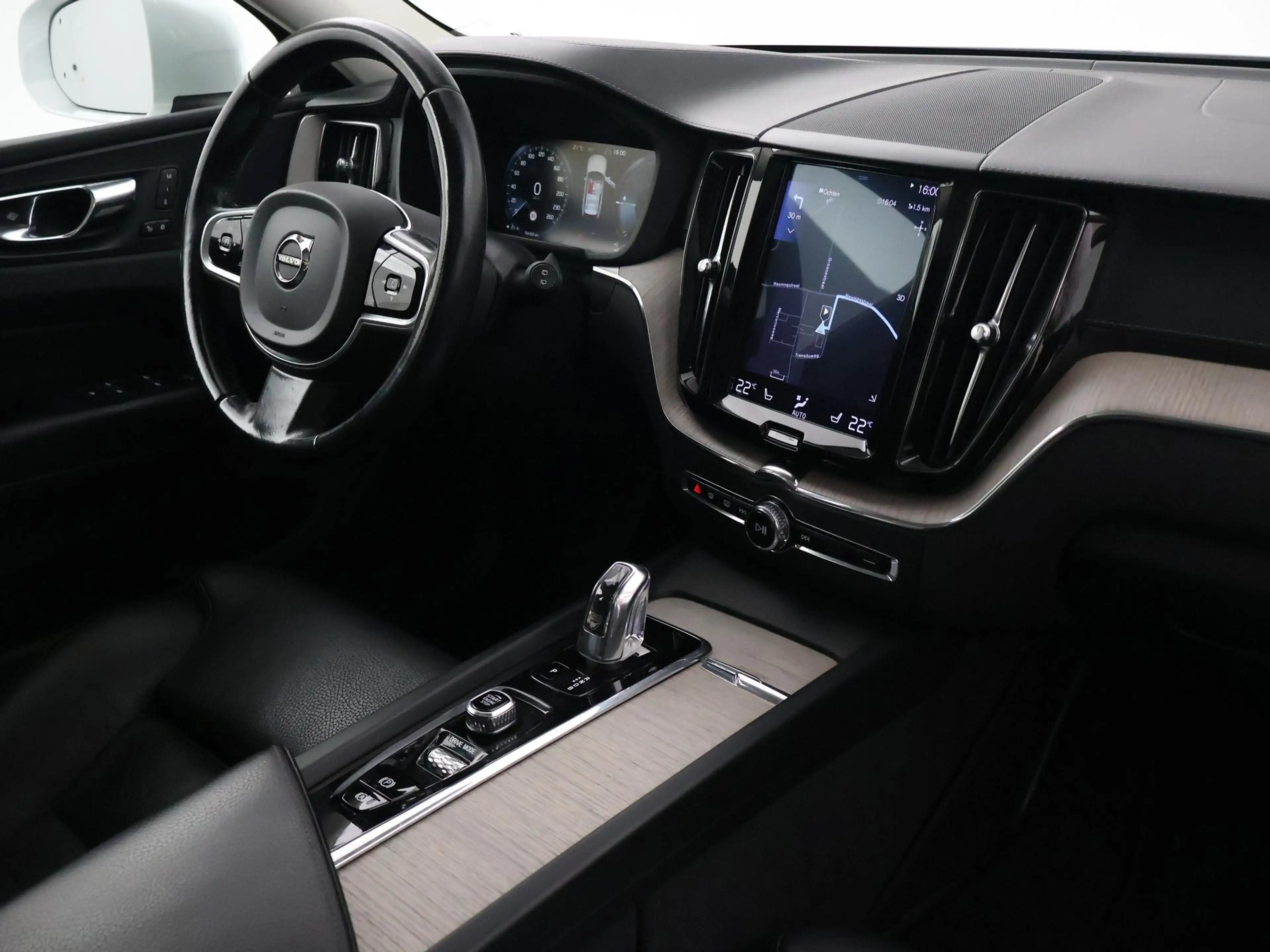 Volvo XC60 2.0 T8 TWIN ENGINE 390 PK AWD INSCRIPTION | TREKHA — photo 3