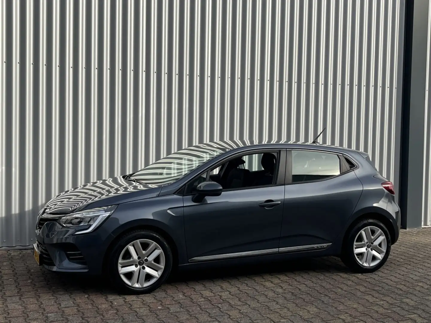 Renault Clio 1.0 TCe Zen | Apple CarPlay | Navigatie | Cruise C Grijs - 2
