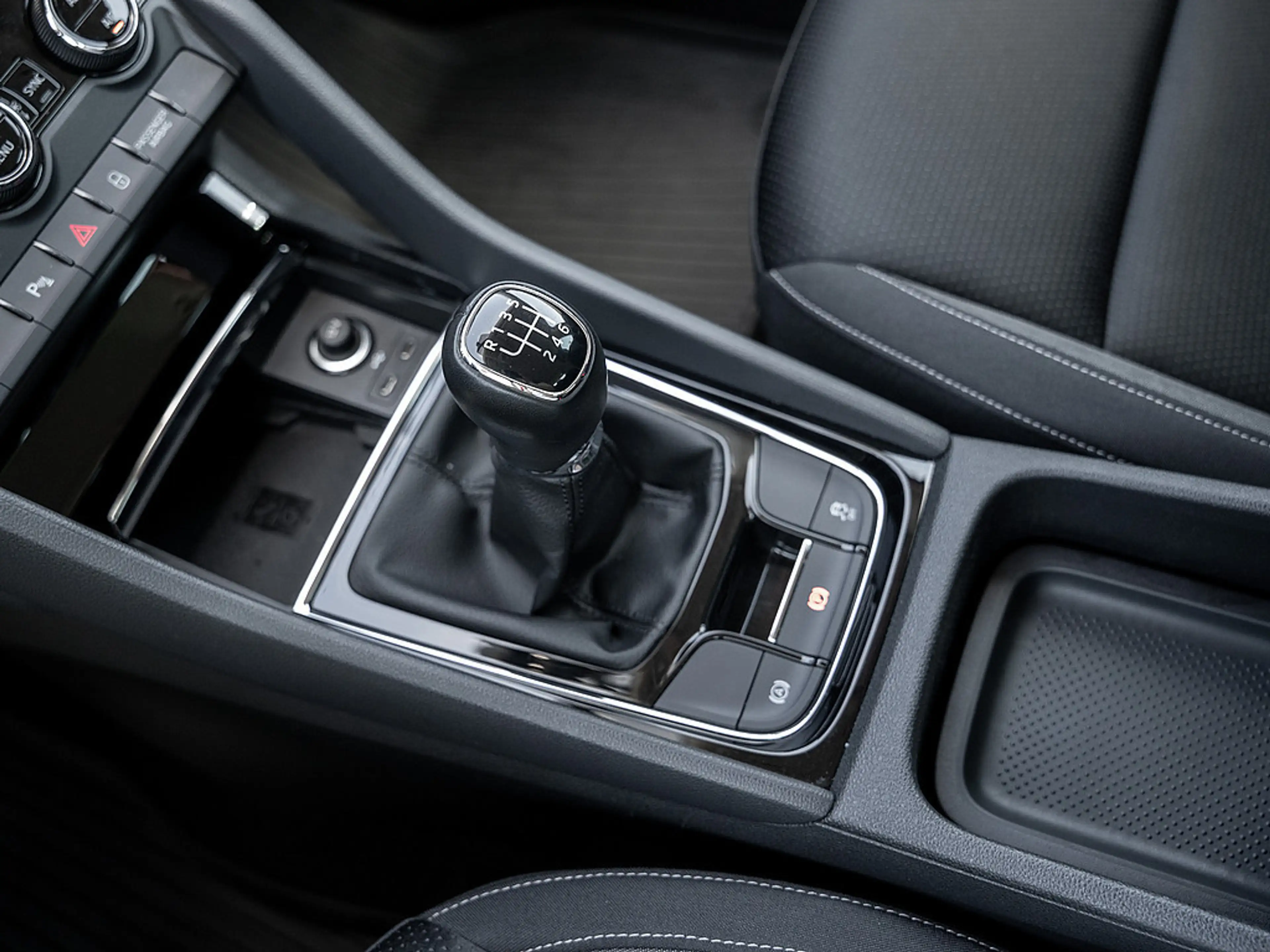 Skoda Karoq 1.0 TSI Tour KAM LED SHZ PDC KLIMA — photo 9