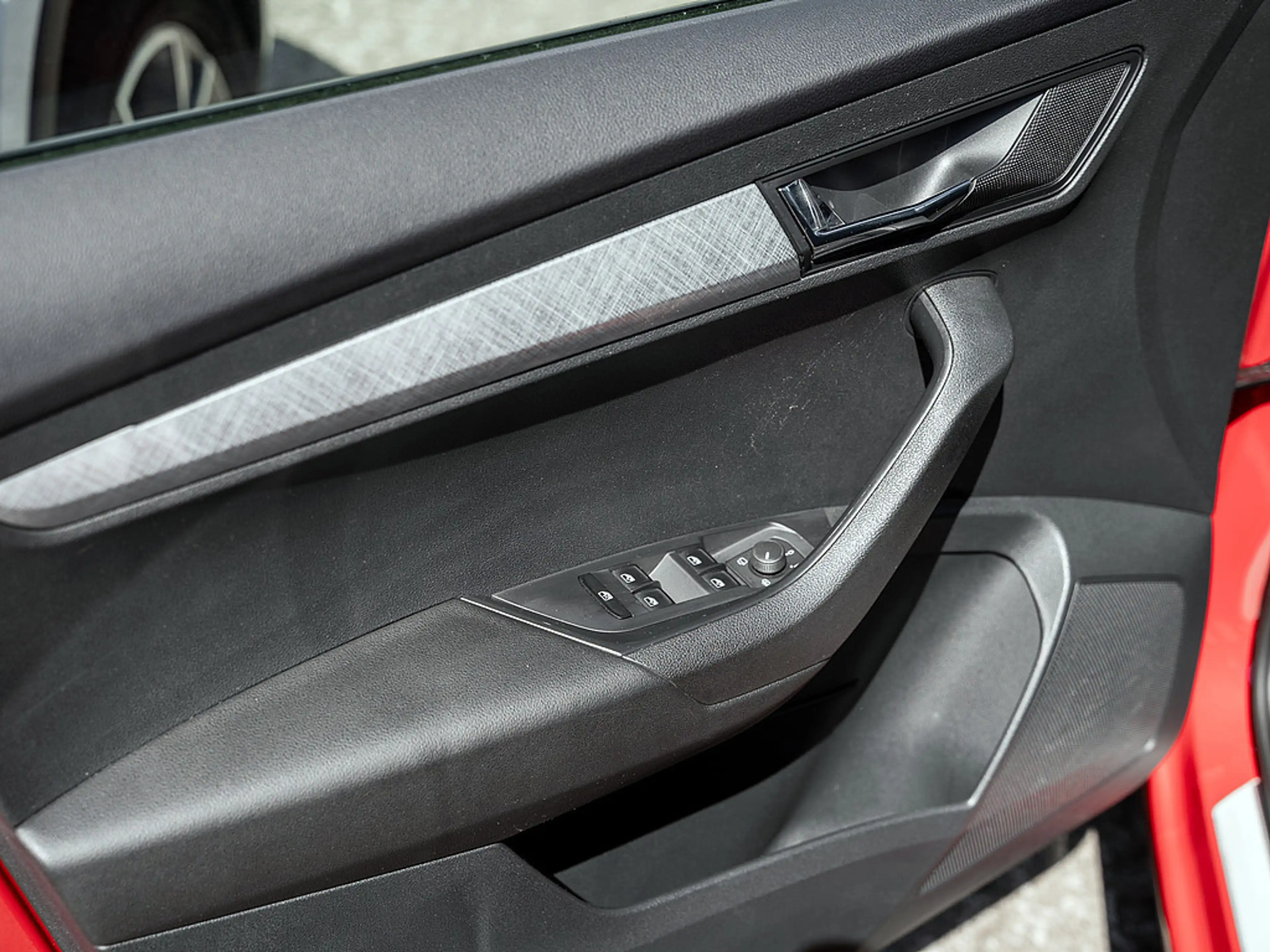Skoda Karoq 1.0 TSI Tour KAM LED SHZ PDC KLIMA — photo 13
