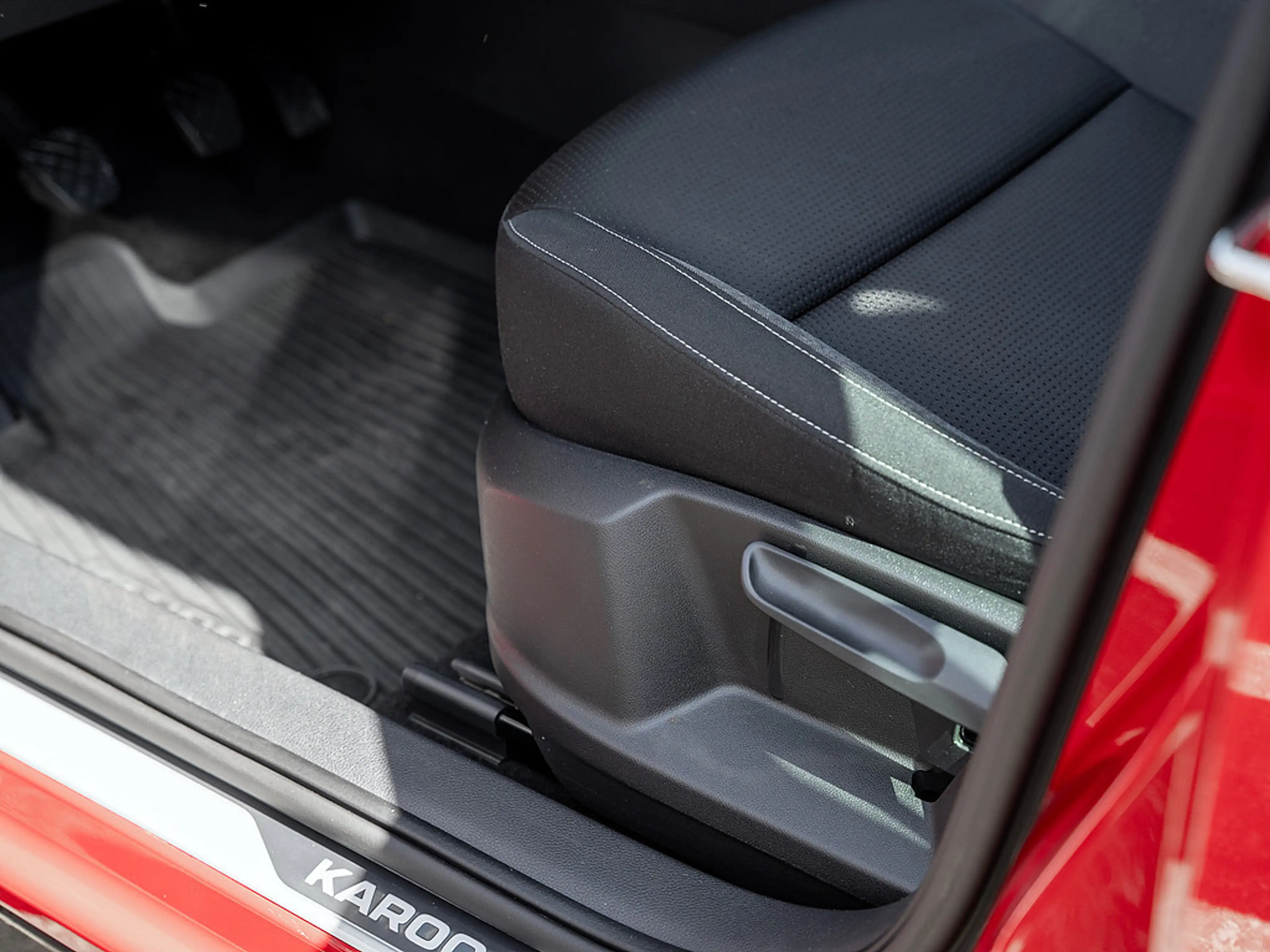 Skoda Karoq 1.0 TSI Tour KAM LED SHZ PDC KLIMA — photo 14