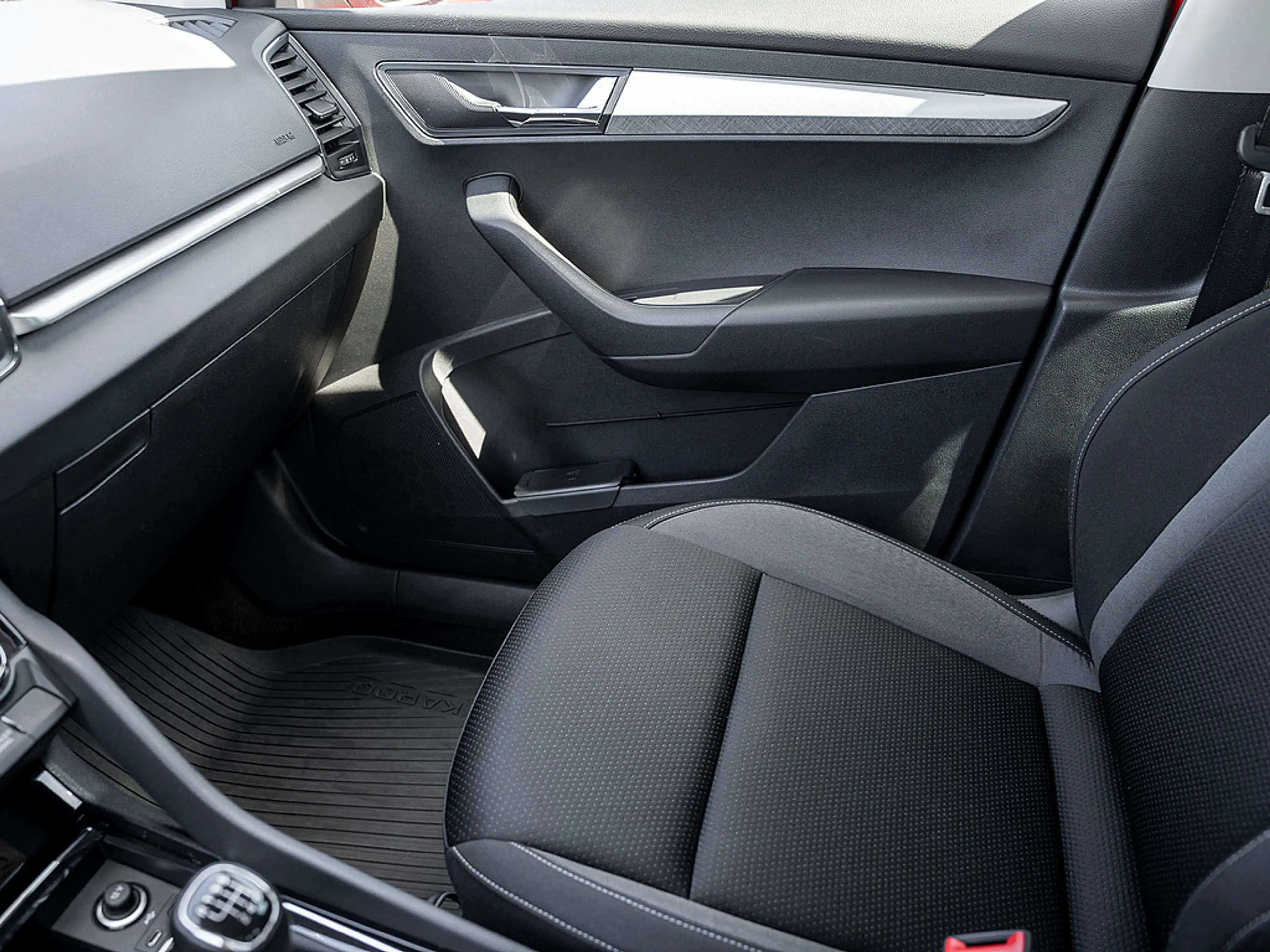 Skoda Karoq 1.0 TSI Tour KAM LED SHZ PDC KLIMA — photo 10