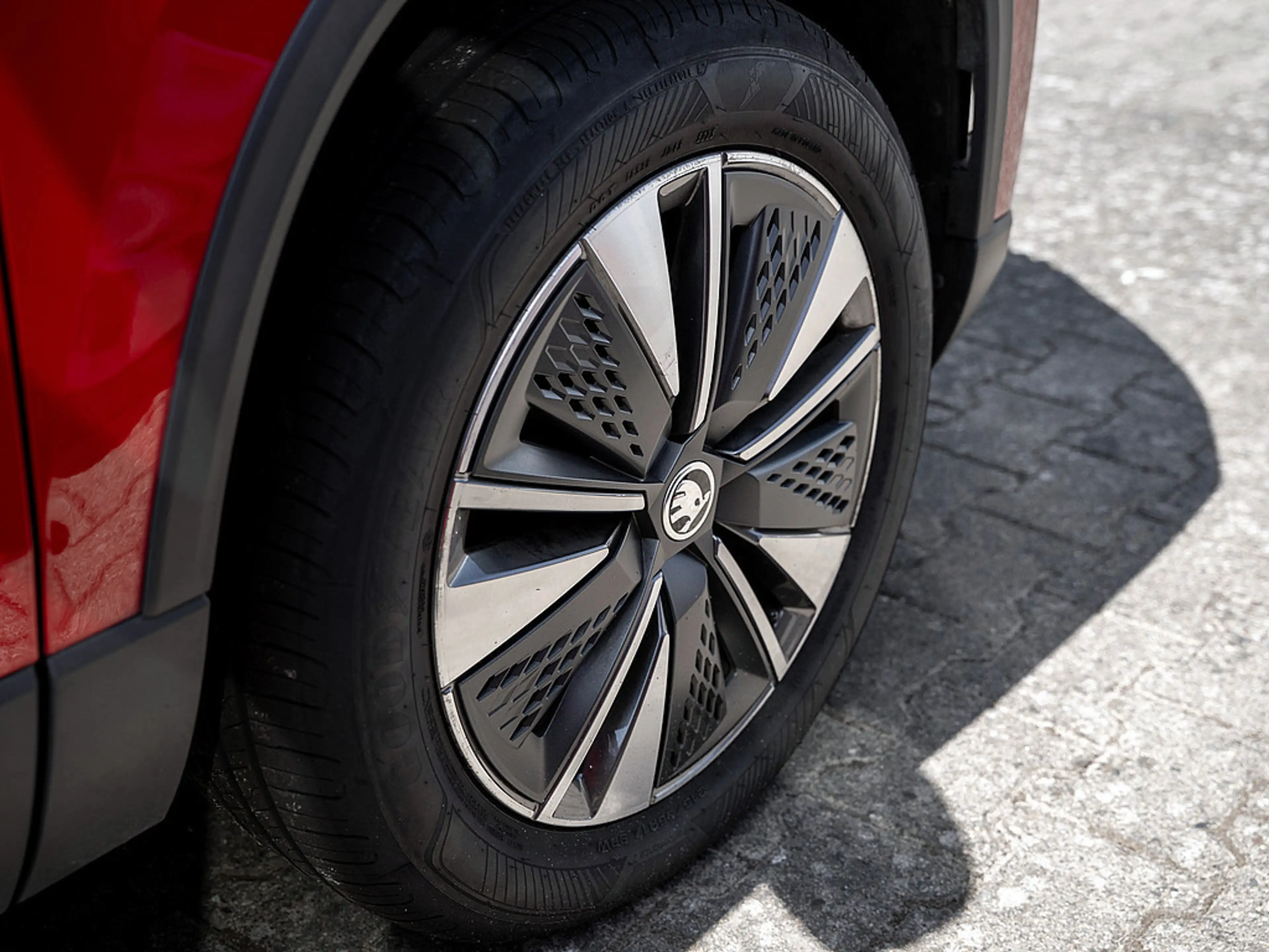 Skoda Karoq 1.0 TSI Tour KAM LED SHZ PDC KLIMA — photo 5