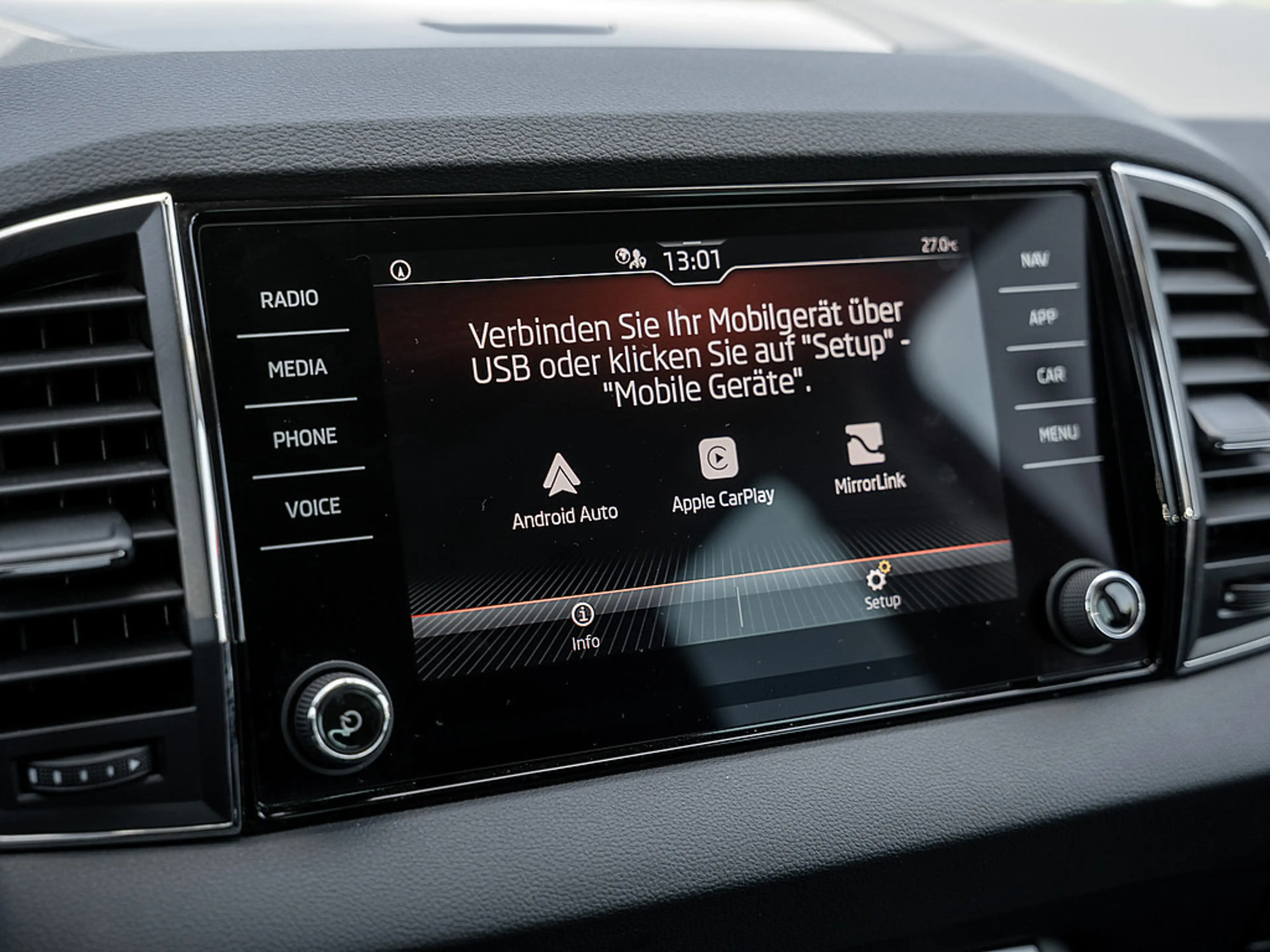 Skoda Karoq 1.0 TSI Tour KAM LED SHZ PDC KLIMA — photo 7