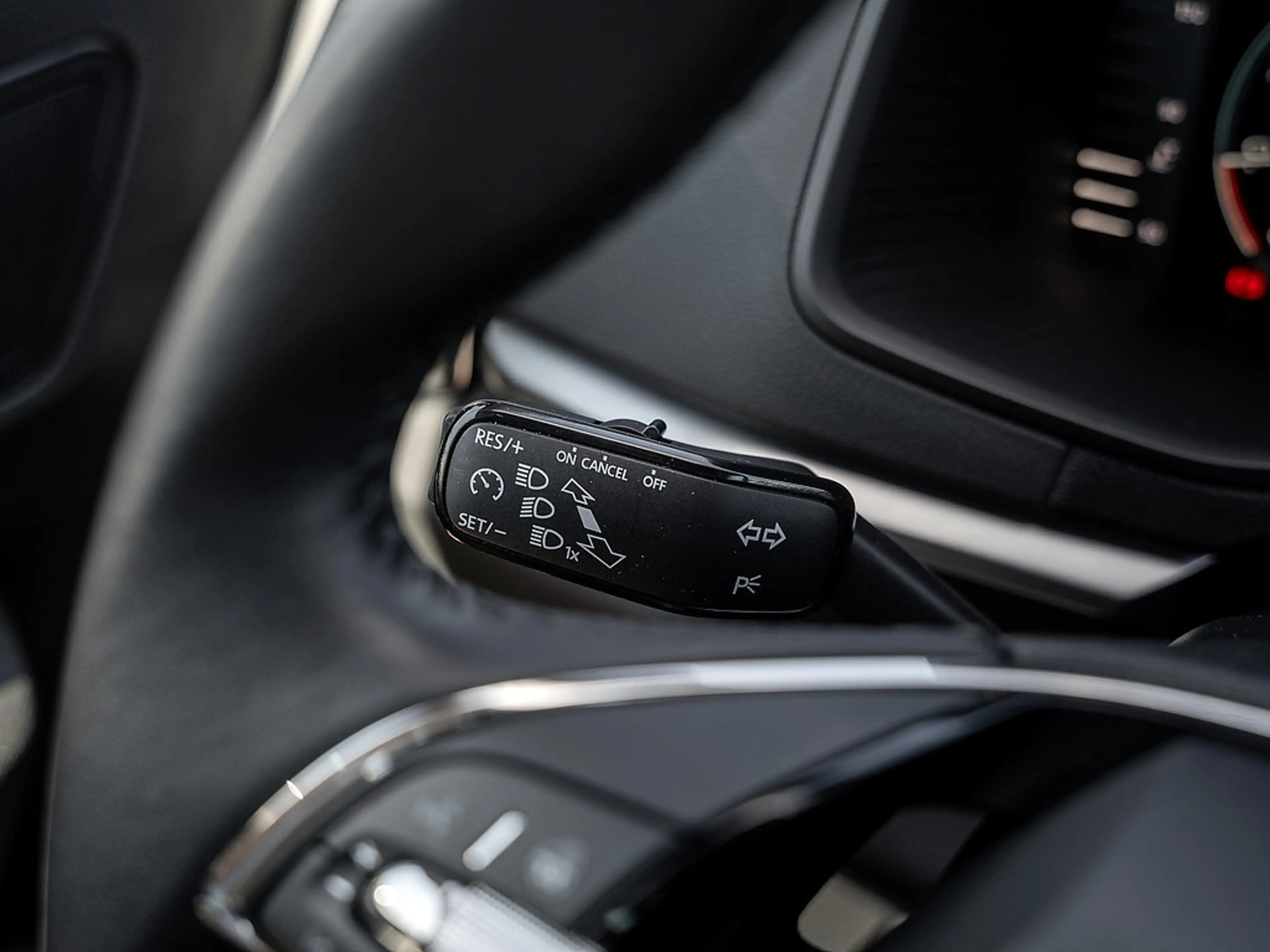 Skoda Karoq 1.0 TSI Tour KAM LED SHZ PDC KLIMA — photo 12