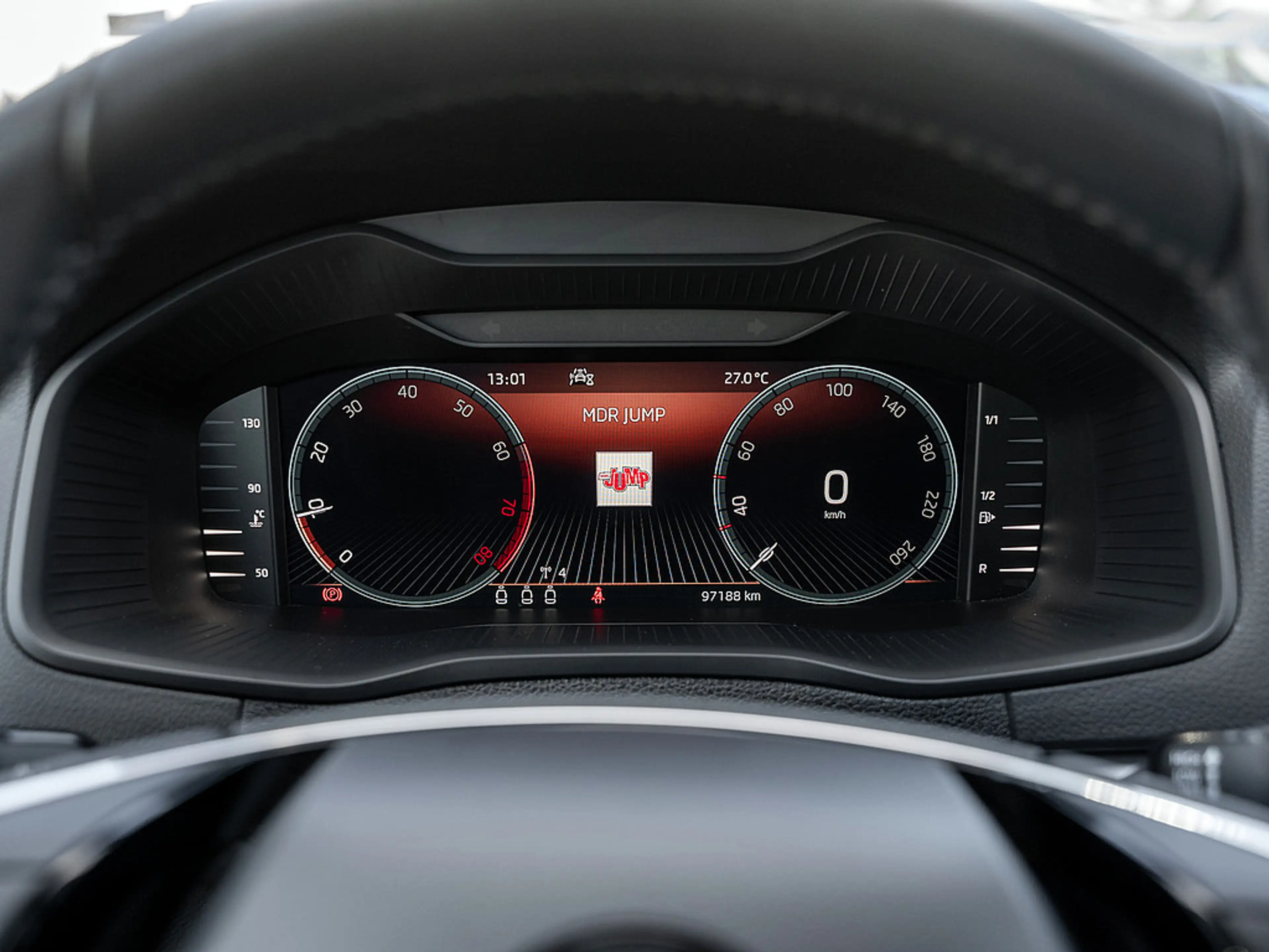 Skoda Karoq 1.0 TSI Tour KAM LED SHZ PDC KLIMA — photo 11