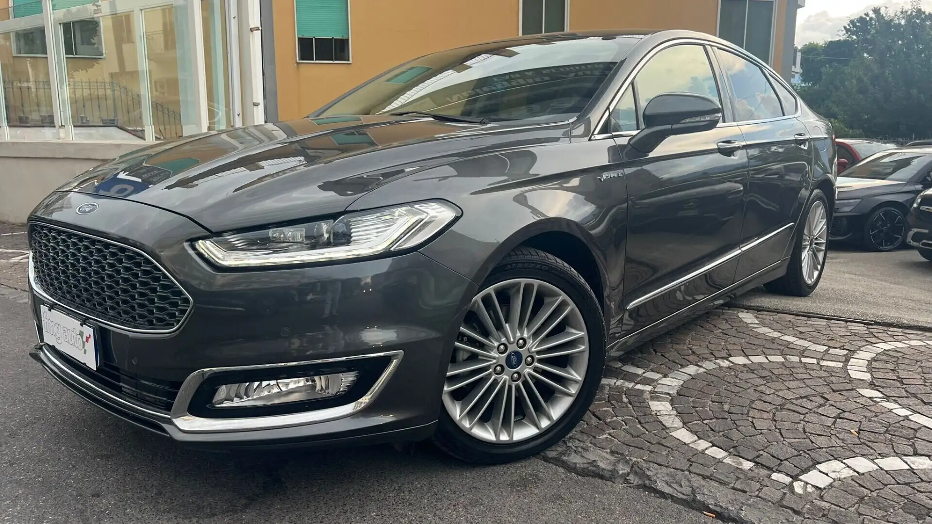 Ford Mondeo Full Hybrid 2.0 187 CV eCVT 4 porte Vignale Gris - 2