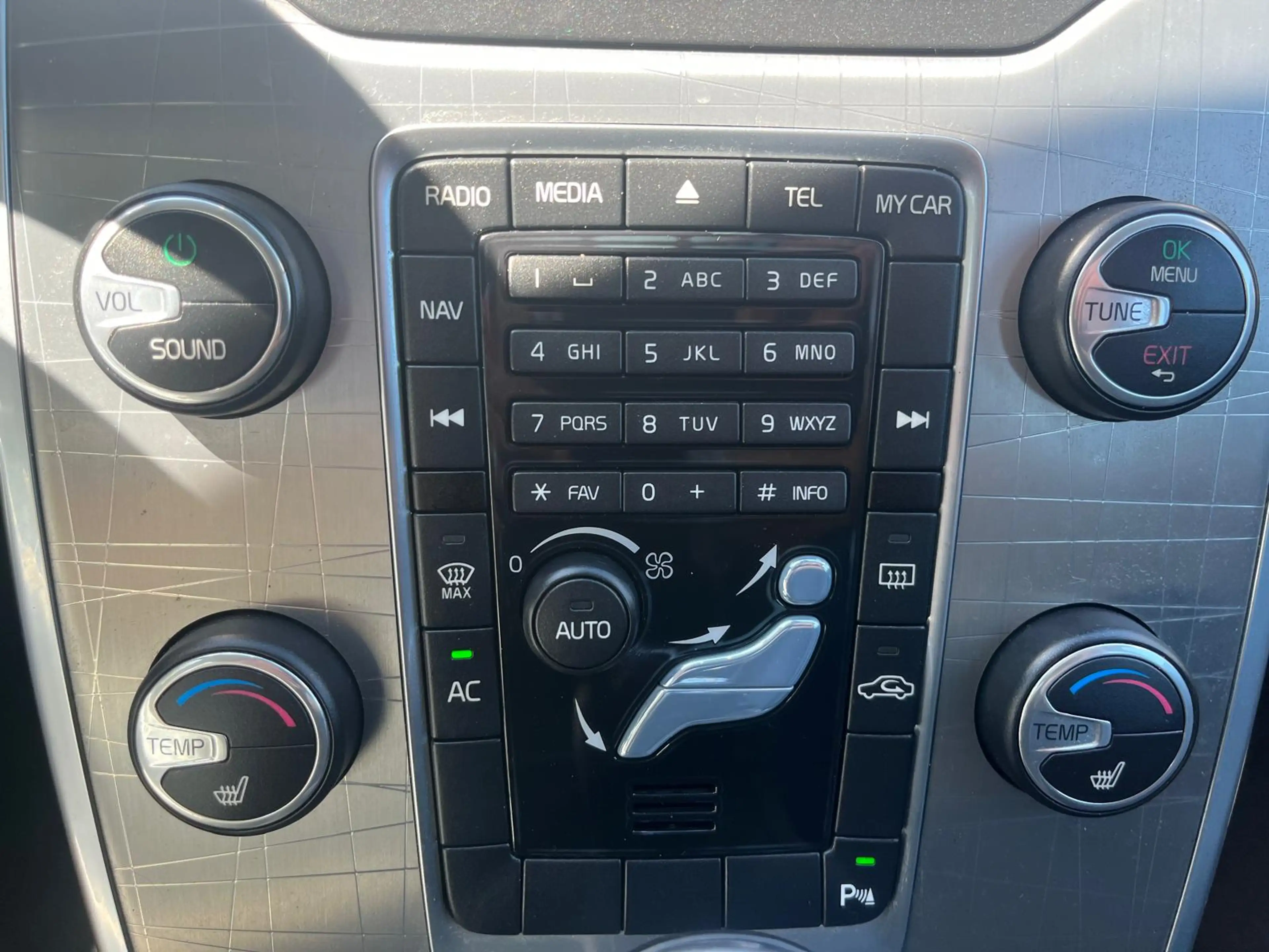 Volvo XC70 2.0 D4 FWD Cross Country — photo 17