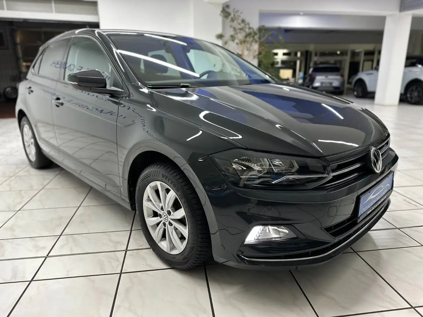 Volkswagen Polo VI Highline*Navi*DigitalCockpit*PDC*LED* Grijs - 2