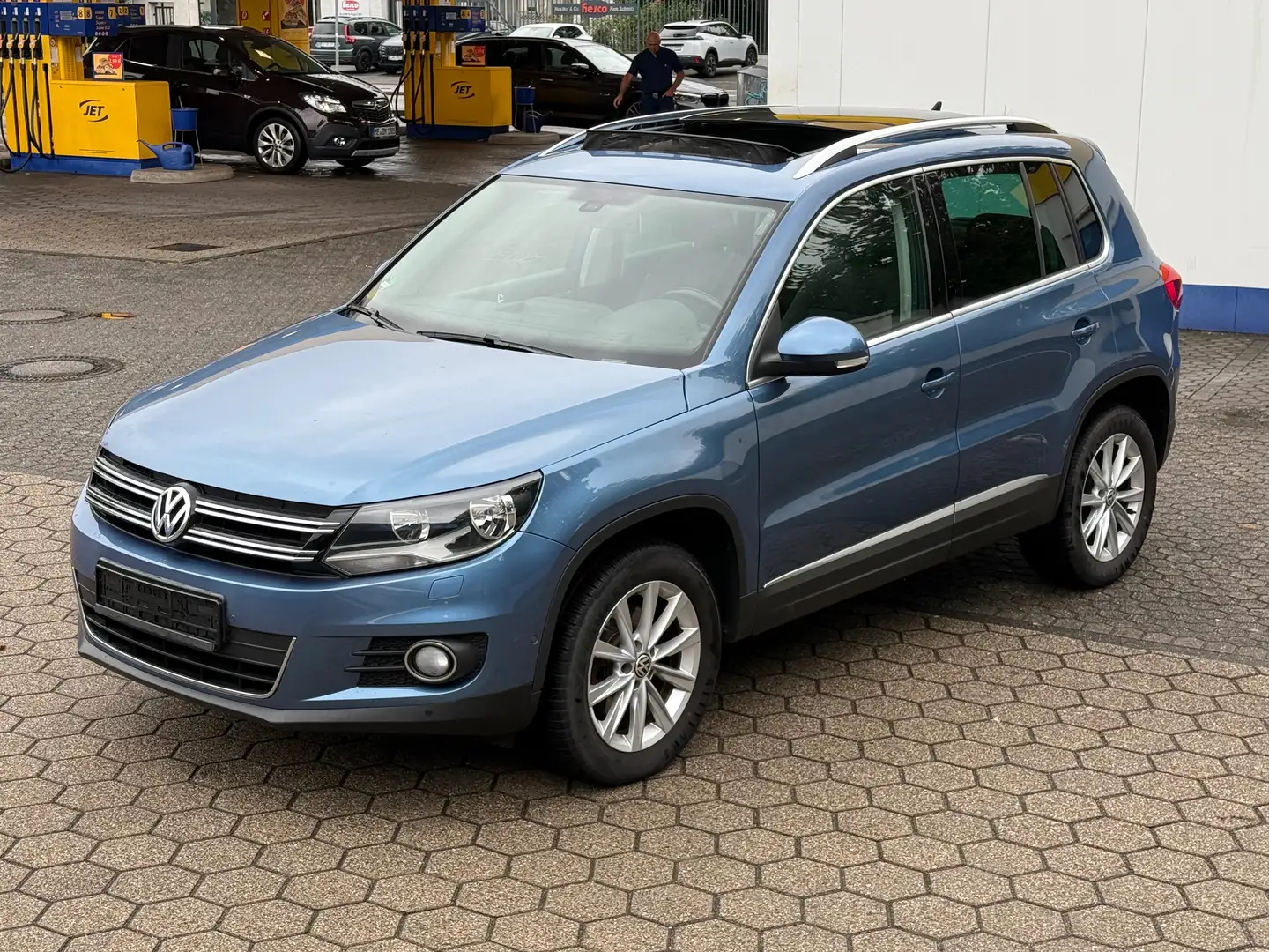 Volkswagen Tiguan Sport*PANORAMA DACH*AUTOMATIK*EINPARKHILFE*AHK* Bleu - 2