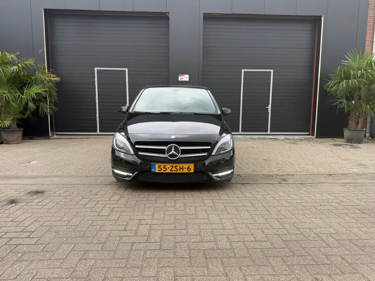 Mercedes-Benz B 180