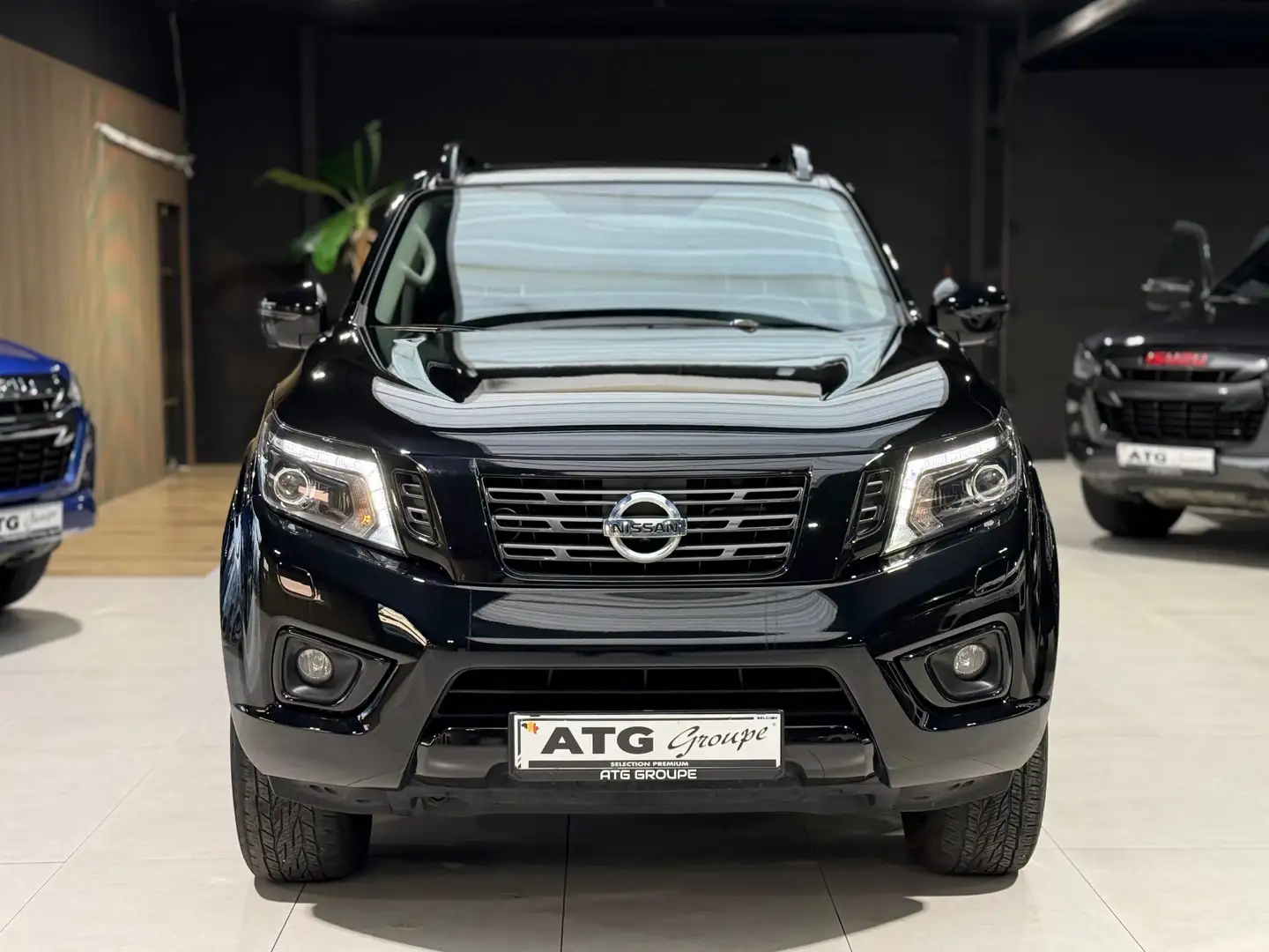 Nissan Navara 2.3 dCi 190 CV 4WD N-GUARD TVAC FULL OPTIONS Noir - 2