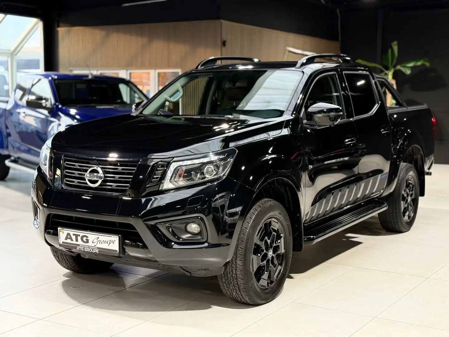 Nissan Navara 2.3 dCi 190 CV 4WD N-GUARD TVAC FULL OPTIONS Noir - 1