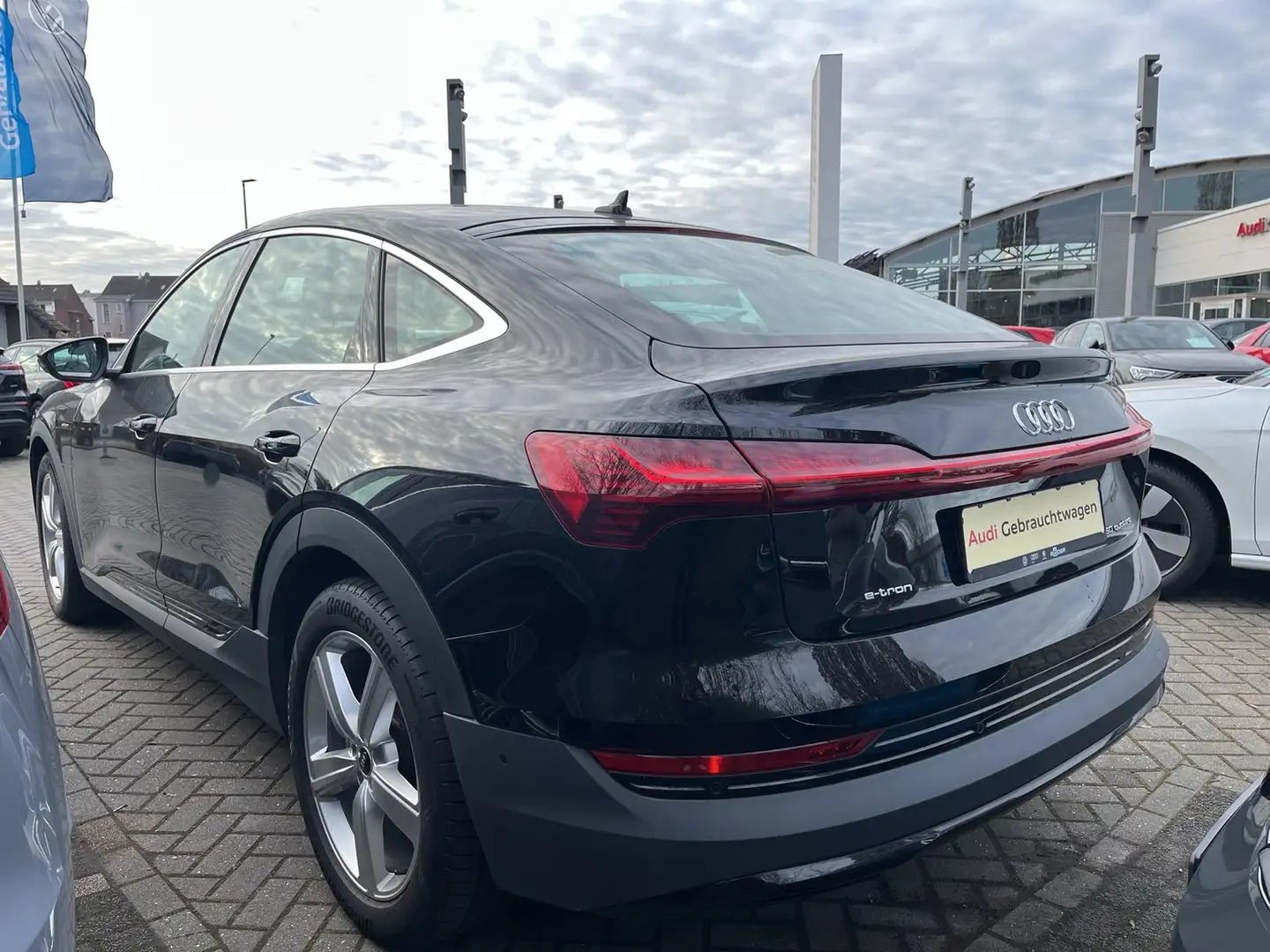 Audi e-tron Sportback 50 quattro Navi SHZ Kamera LM20 Schwarz - 2