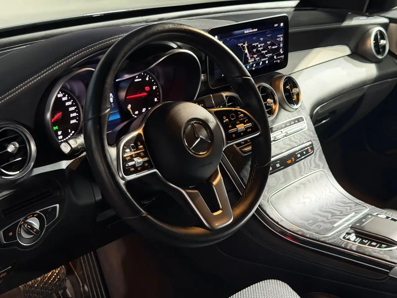 Mercedes-Benz GLC 200 d COUPE 4Matic / Exclusive Paket / Navi / LED / w Bild 24