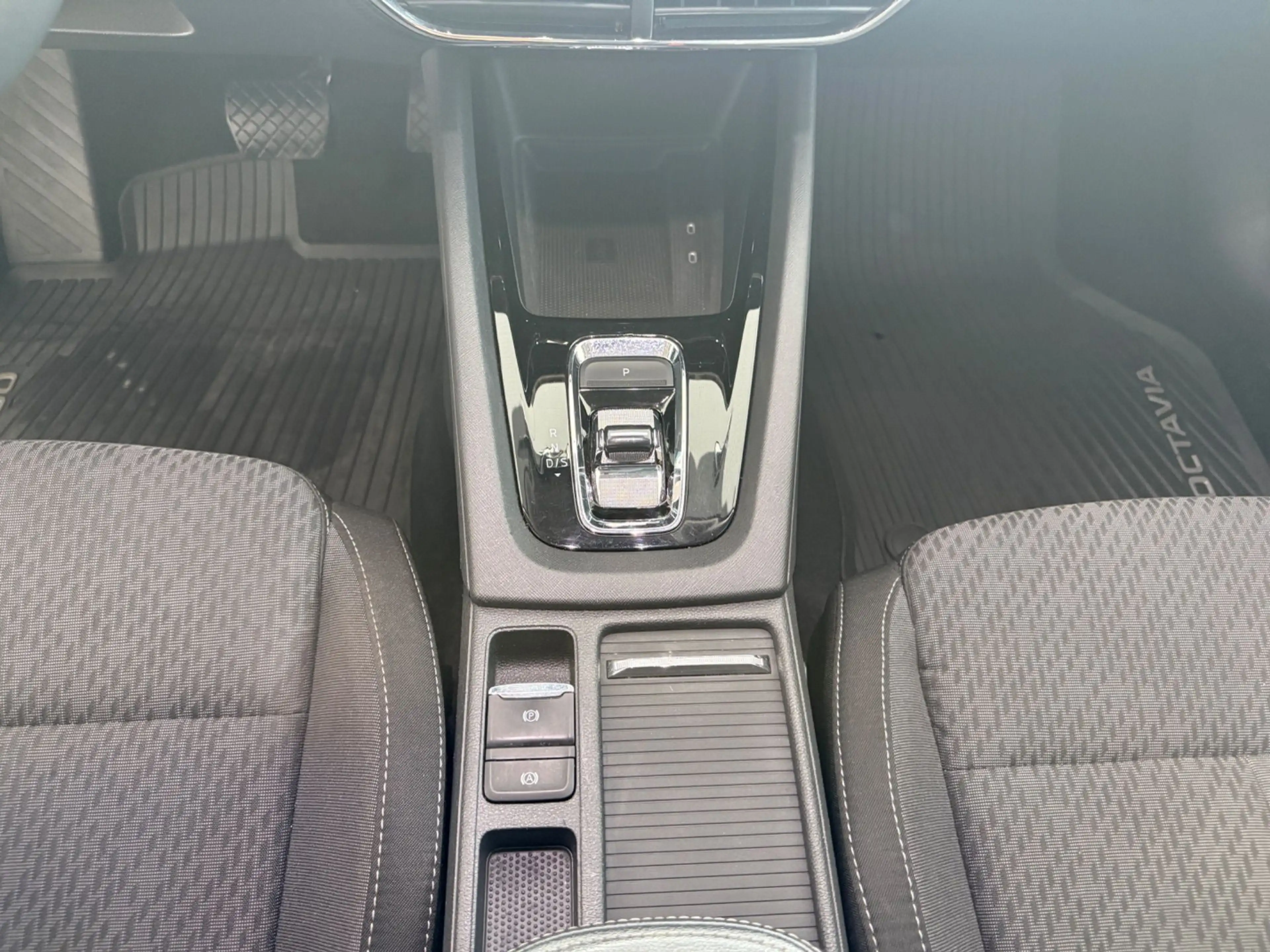 Skoda Octavia Combi 1,5 iV Style DSG — photo 15