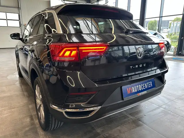Volkswagen T-Roc view 5