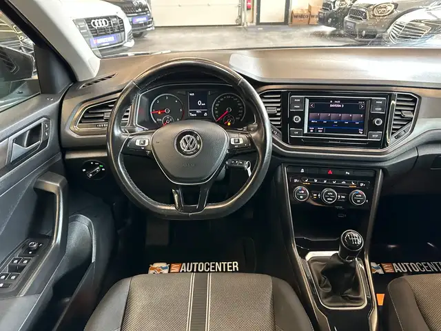 Volkswagen T-Roc view 8