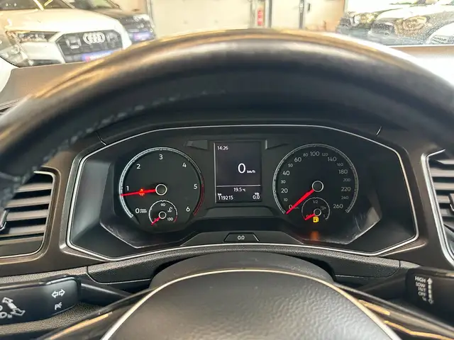 Volkswagen T-Roc view 13