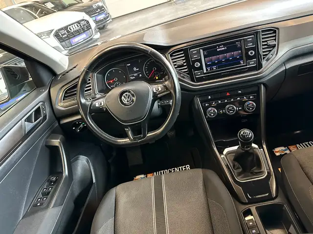Volkswagen T-Roc view 7