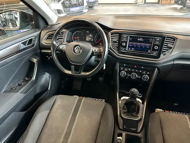 Volkswagen T-Roc view 6