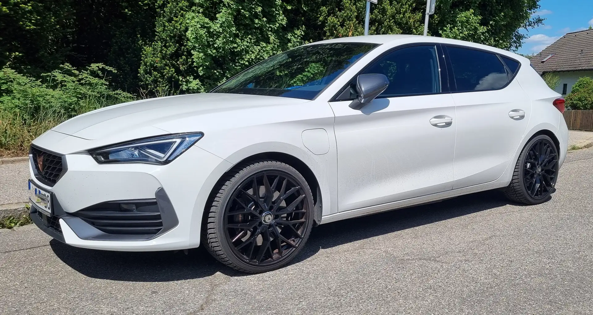 CUPRA Leon Leon 1.4 e-Hybrid (180 kW System) VZ Weiß - 1