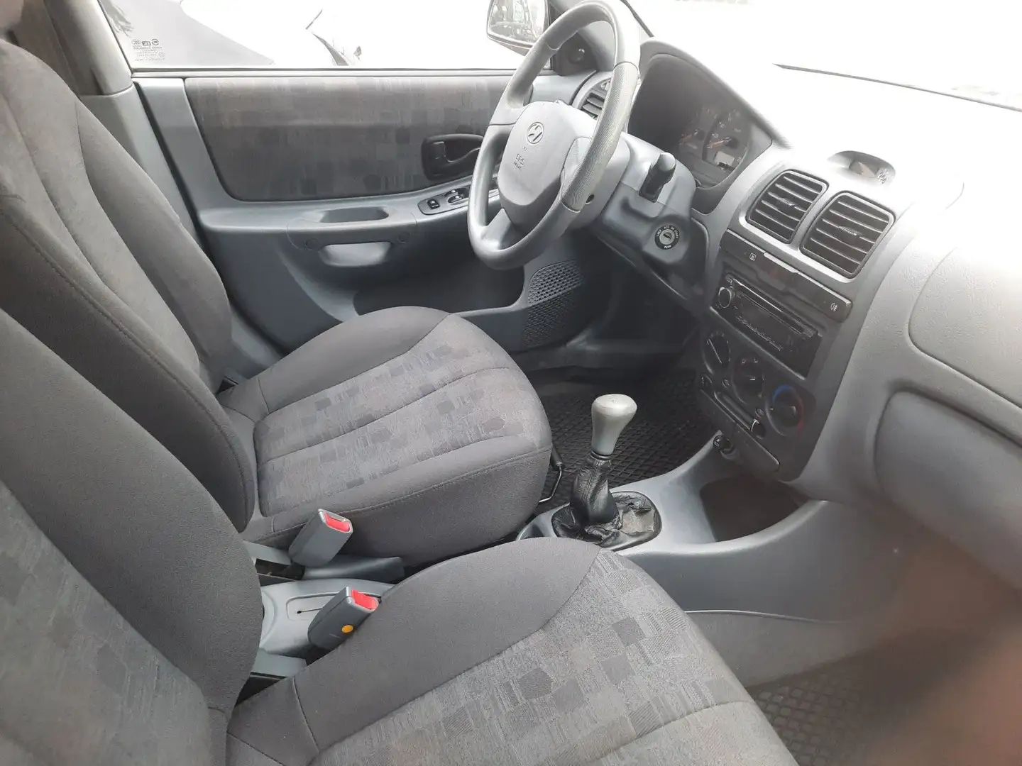 Hyundai ACCENT // 2.Hand // Klima // AHK Silber - 2