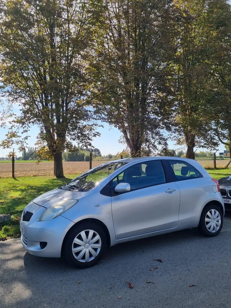 Toyota Yaris 1.3 - 87 VVT-i Sol - 1