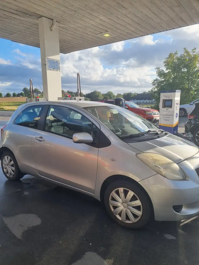 Toyota Yaris 1.3 - 87 VVT-i Sol - 2