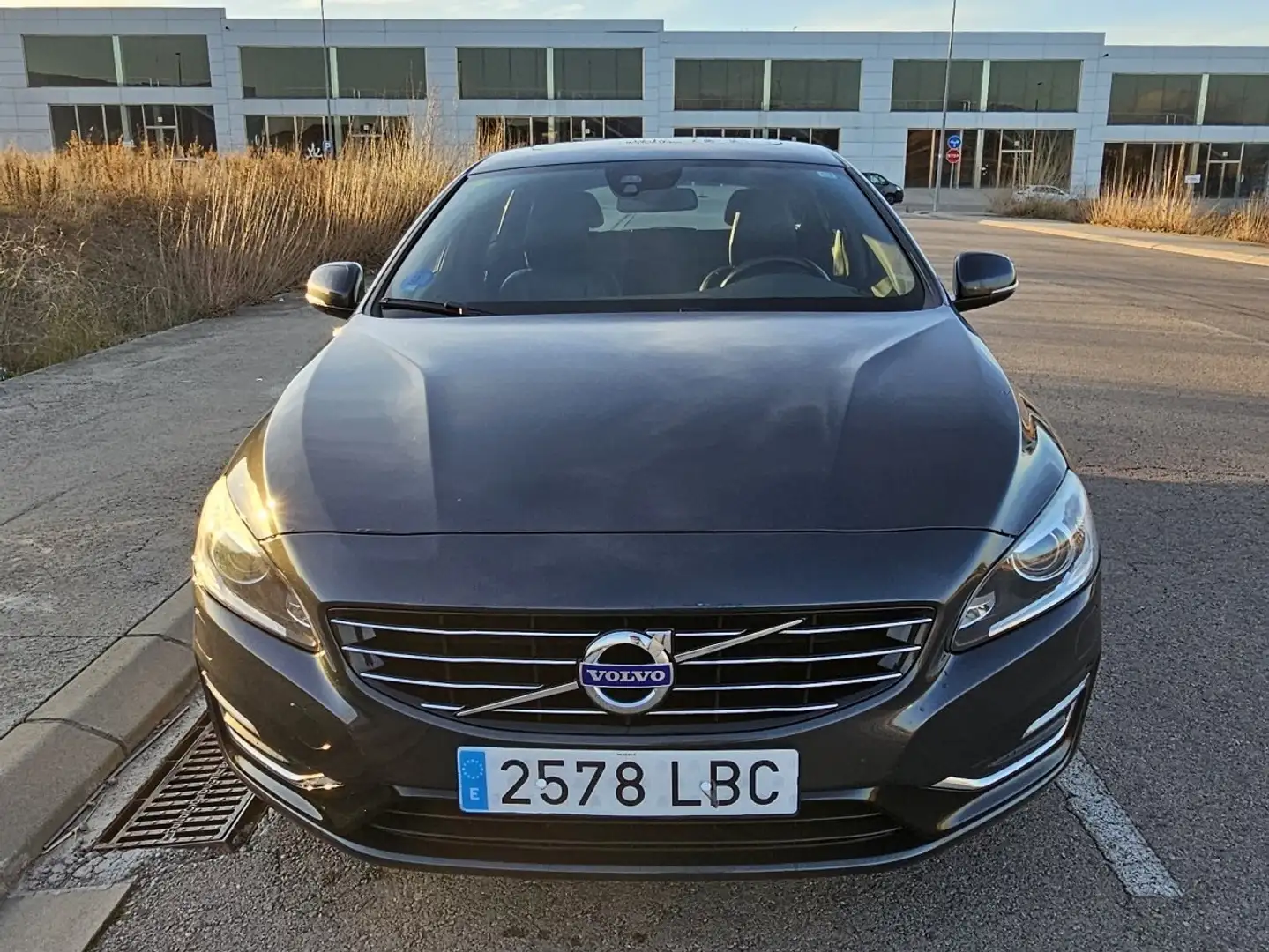 Volvo V60 D6 Plug-in Hybrid AWD Aut. Negro - 2