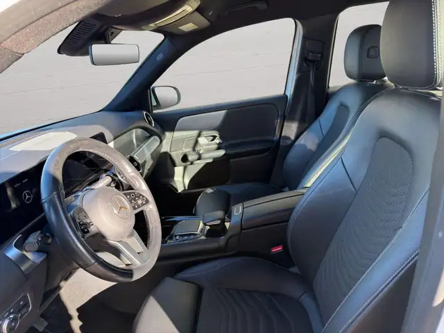 Mercedes-Benz GLB view 9