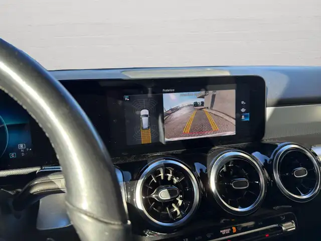 Mercedes-Benz GLB view 13