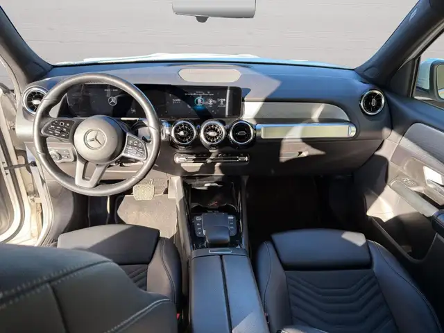Mercedes-Benz GLB view 11