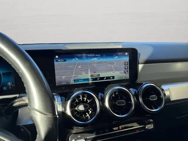 Mercedes-Benz GLB view 12