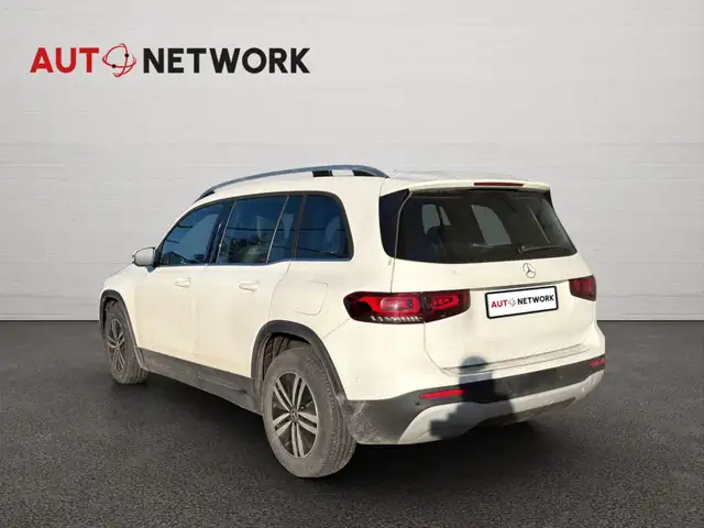 Mercedes-Benz GLB view 4