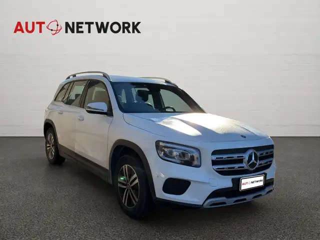 Mercedes-Benz GLB view 3