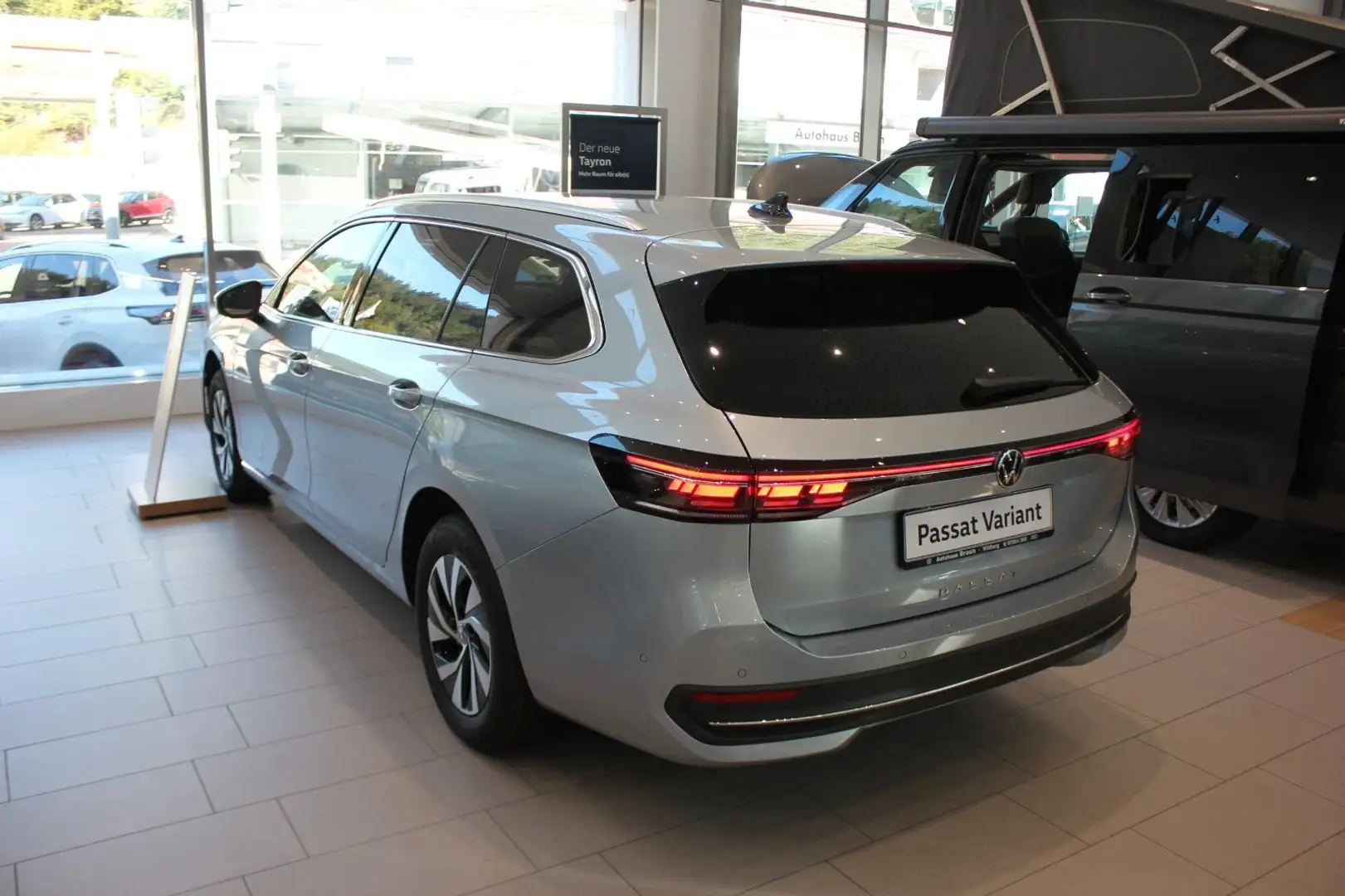 Volkswagen Passat Variant Business 2.0 TDI DSG Navi,LED Silber - 2