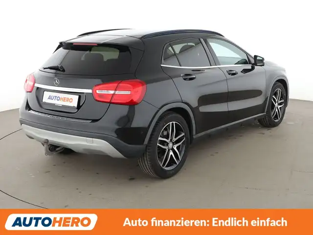 Mercedes-Benz GLA view 6